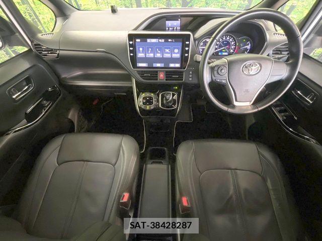 Toyota VOXY HYBRID 2019-01 7790425-1