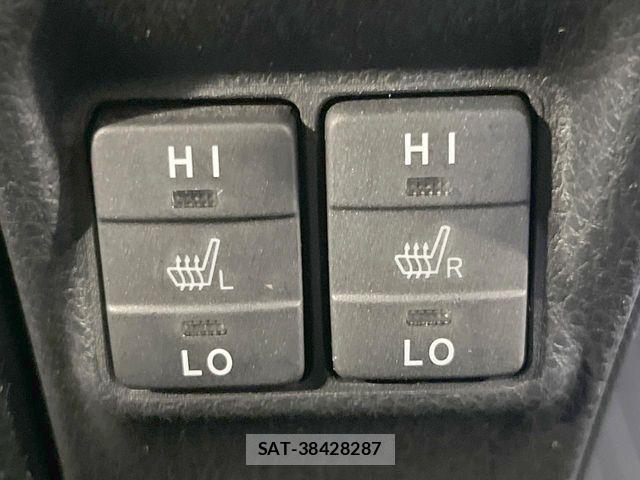 Toyota VOXY HYBRID 2019-01 7790425-6