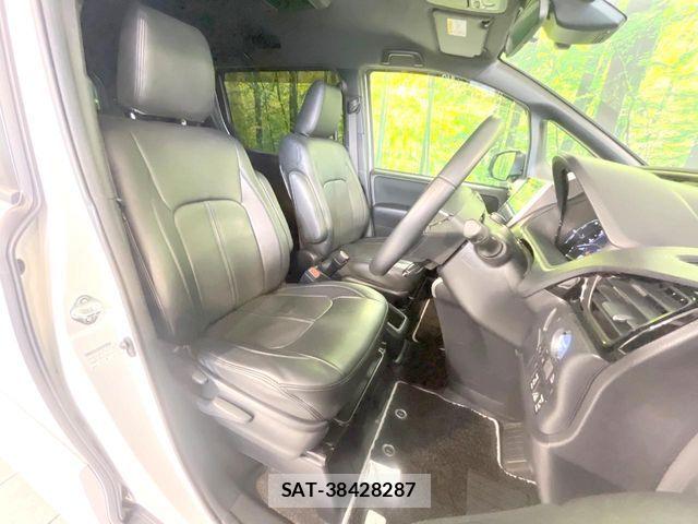 Toyota VOXY HYBRID 2019-01 7790425-7