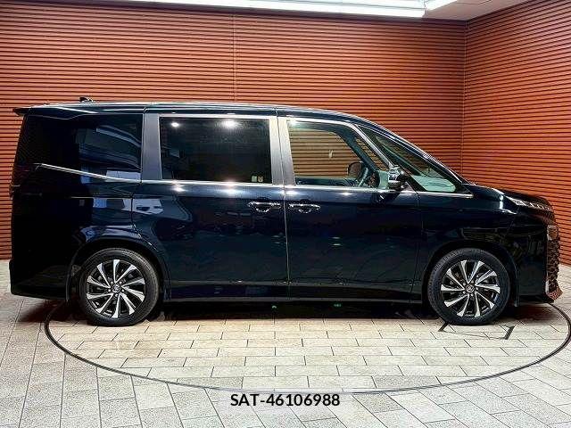 Toyota VOXY HYBRID 2022-10 7790463-17