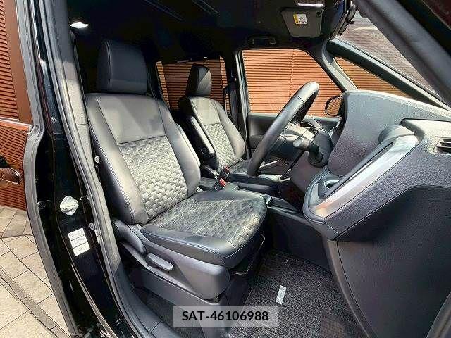 Toyota VOXY HYBRID 2022-10 7790463-6
