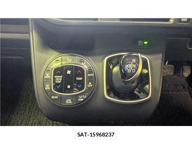 Toyota VOXY HYBRID 2014-04 7790403-21