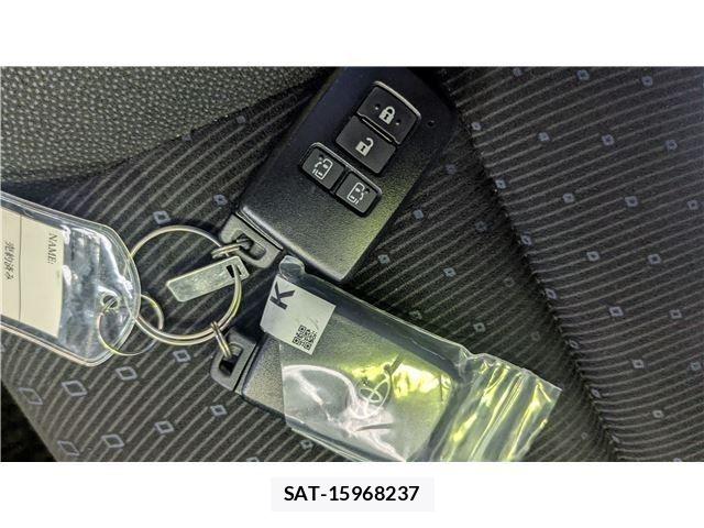 Toyota VOXY HYBRID 2014-04 7790403-26
