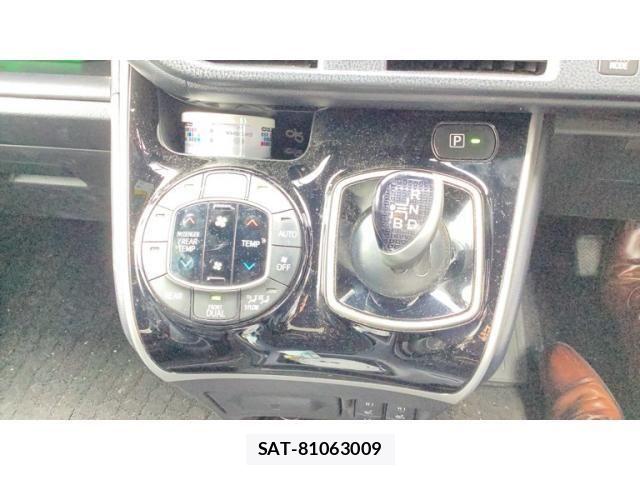 Toyota VOXY HYBRID 2021-09 7790428-12