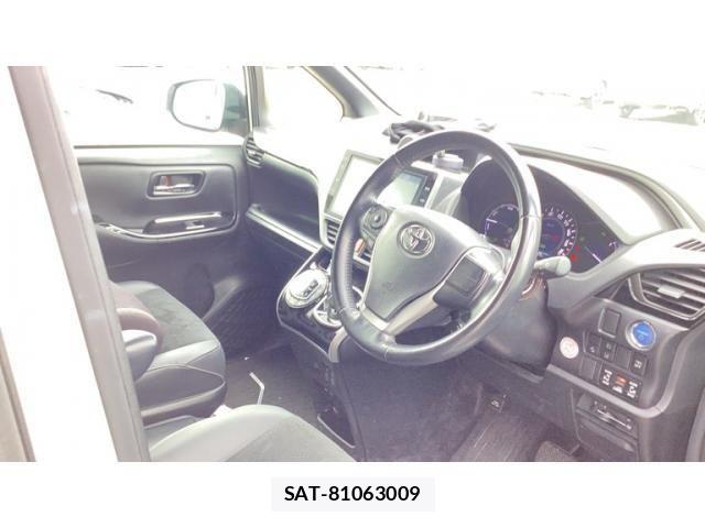 Toyota VOXY HYBRID 2021-09 7790428-6