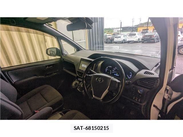 Toyota VOXY HYBRID 2017-09 7790416-13