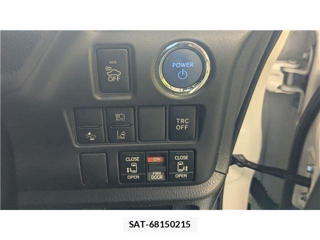 Toyota VOXY HYBRID 2017-09 7790416-19