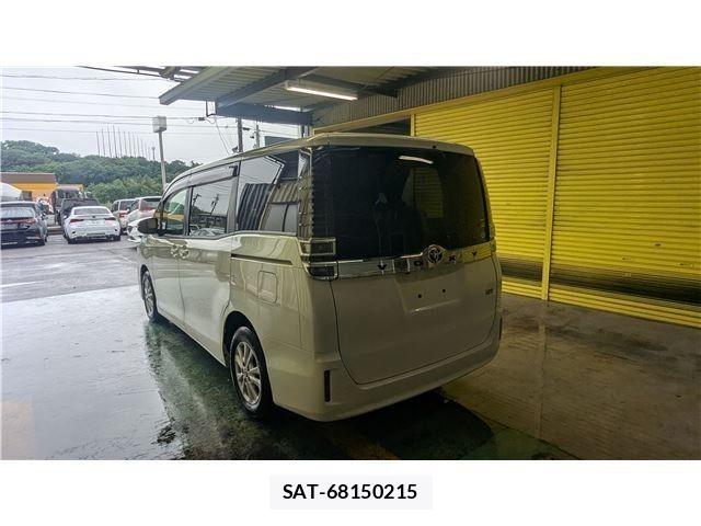 Toyota VOXY HYBRID 2017-09 7790416-3