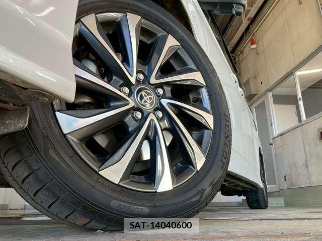 Toyota VOXY HYBRID 2022-04 7790435-14