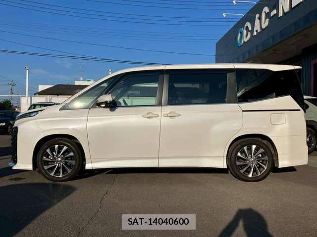 Toyota VOXY HYBRID 2022-04 7790435-16