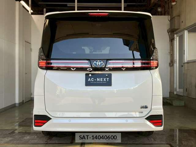 Toyota VOXY HYBRID 2022-04 7790435-17