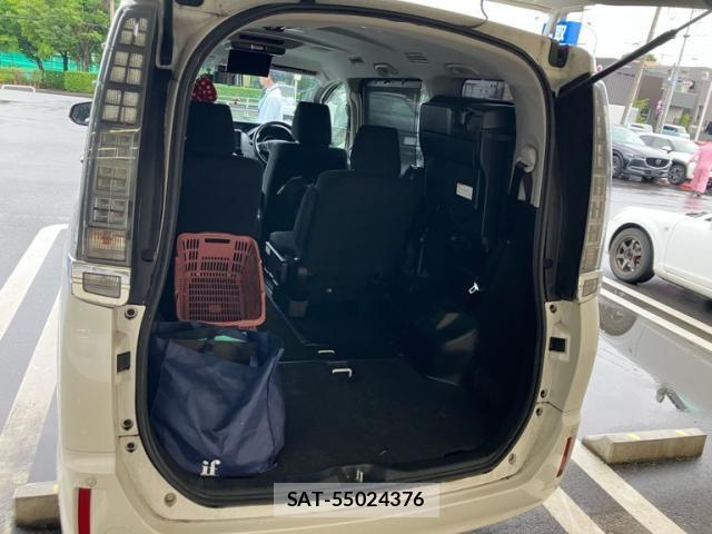 Toyota VOXY HYBRID 2016-02 7790413-9