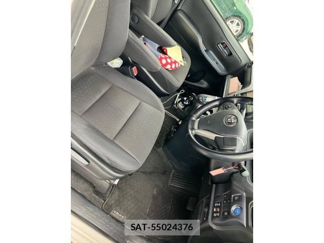 Toyota VOXY HYBRID 2016-02 7790413-11