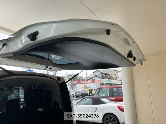 Toyota VOXY HYBRID 2016-02 7790413-8