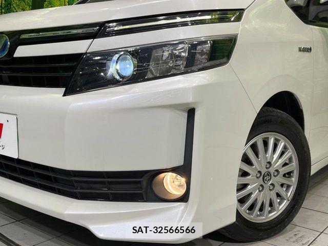Toyota VOXY HYBRID 2015-01 7880444-12