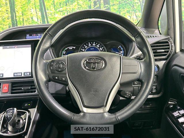 Toyota VOXY HYBRID 2018-02 7880439-11