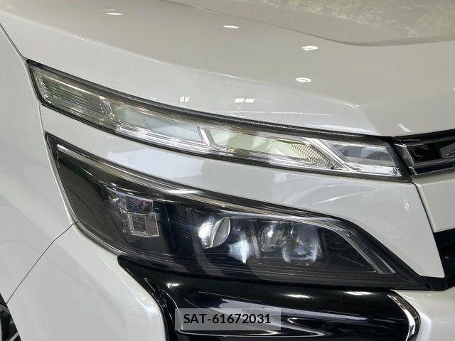 Toyota VOXY HYBRID 2018-02 7880439-13