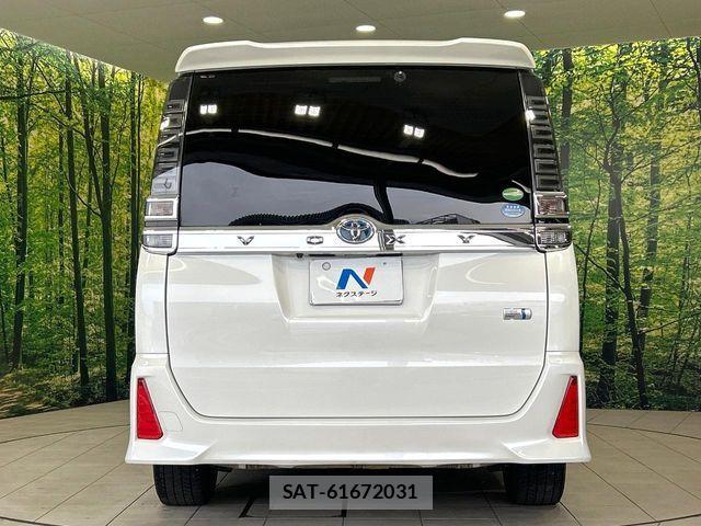Toyota VOXY HYBRID 2018-02 7880439-15