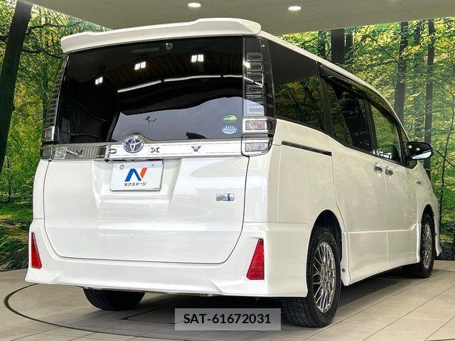 Toyota VOXY HYBRID 2018-02 7880439-17