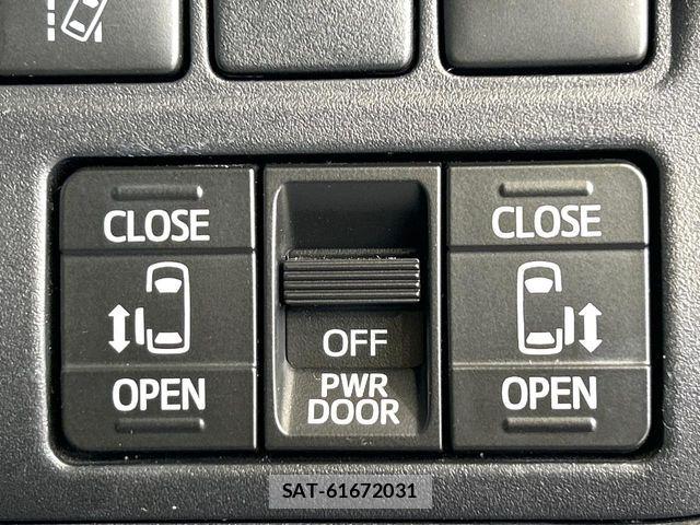 Toyota VOXY HYBRID 2018-02 7880439-5