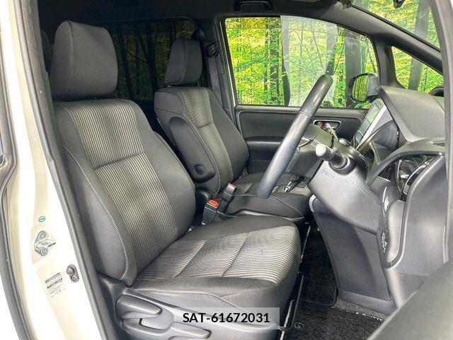 Toyota VOXY HYBRID 2018-02 7880439-7