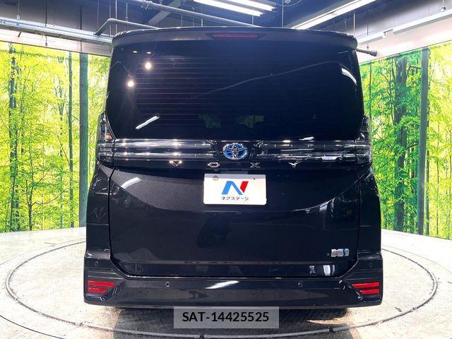 Toyota VOXY HYBRID 2022-09 7880421-15