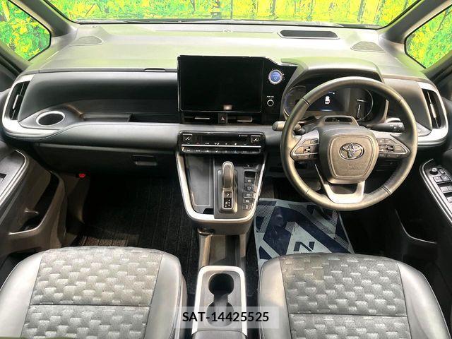 Toyota VOXY HYBRID 2022-09 7880421-1