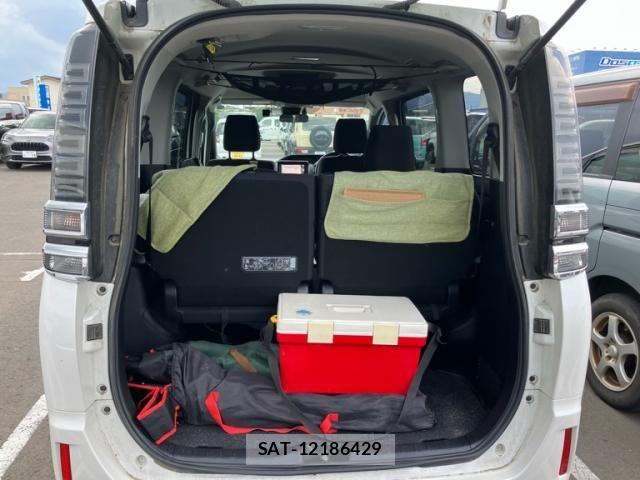 Toyota VOXY HYBRID 2019-03 7880447-12
