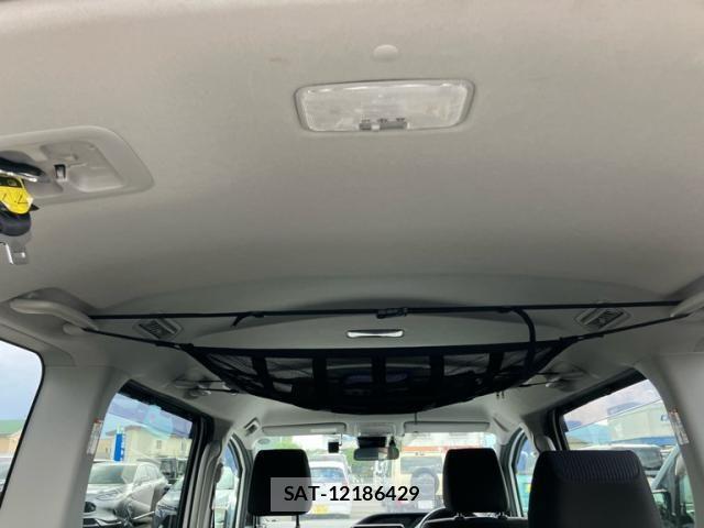 Toyota VOXY HYBRID 2019-03 7880447-13