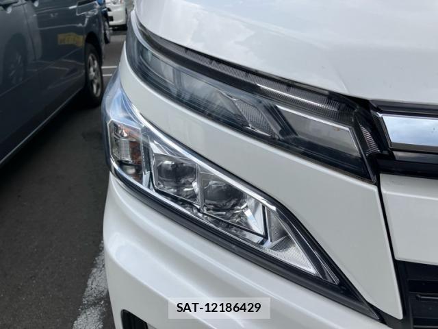 Toyota VOXY HYBRID 2019-03 7880447-14