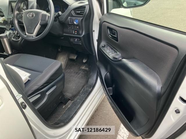 Toyota VOXY HYBRID 2019-03 7880447-16