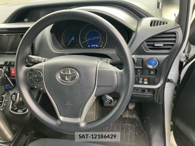 Toyota VOXY HYBRID 2019-03 7880447-18