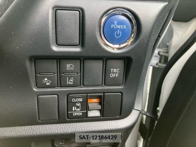 Toyota VOXY HYBRID 2019-03 7880447-19