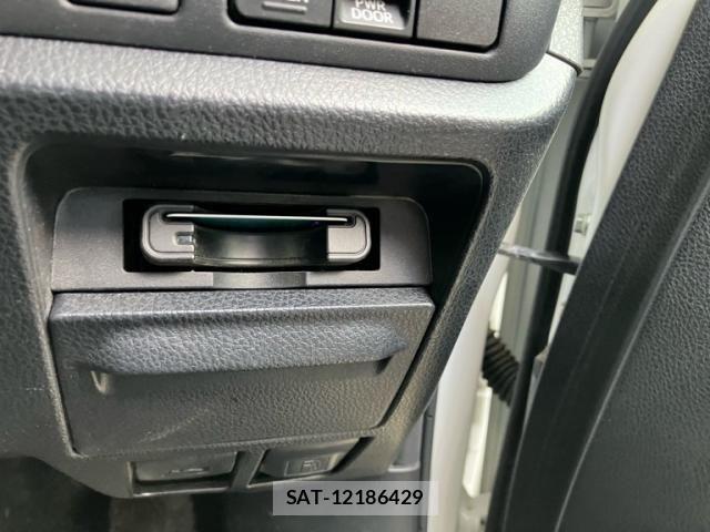 Toyota VOXY HYBRID 2019-03 7880447-20
