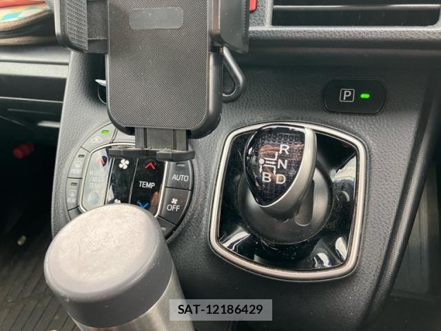 Toyota VOXY HYBRID 2019-03 7880447-21