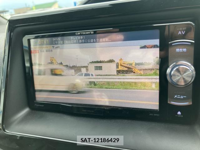 Toyota VOXY HYBRID 2019-03 7880447-23
