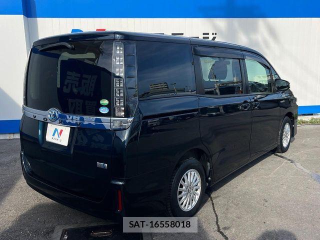 Toyota VOXY HYBRID 2015-06 7880446-17