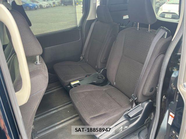 Toyota VOXY HYBRID 2017-05 7880443-12