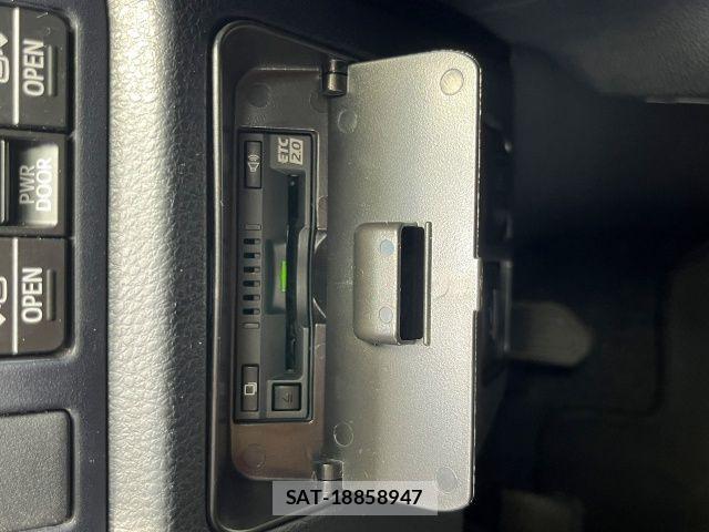 Toyota VOXY HYBRID 2017-05 7880443-15