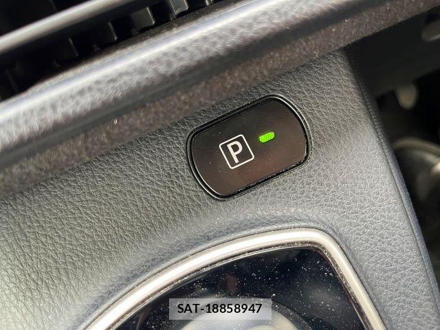 Toyota VOXY HYBRID 2017-05 7880443-16