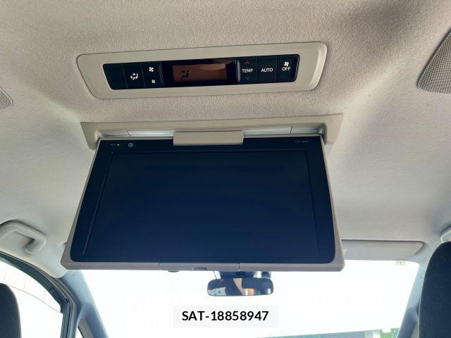 Toyota VOXY HYBRID 2017-05 7880443-21