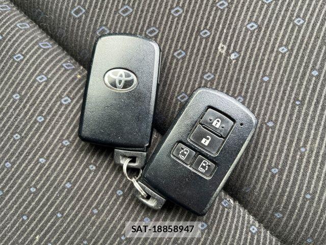 Toyota VOXY HYBRID 2017-05 7880443-25