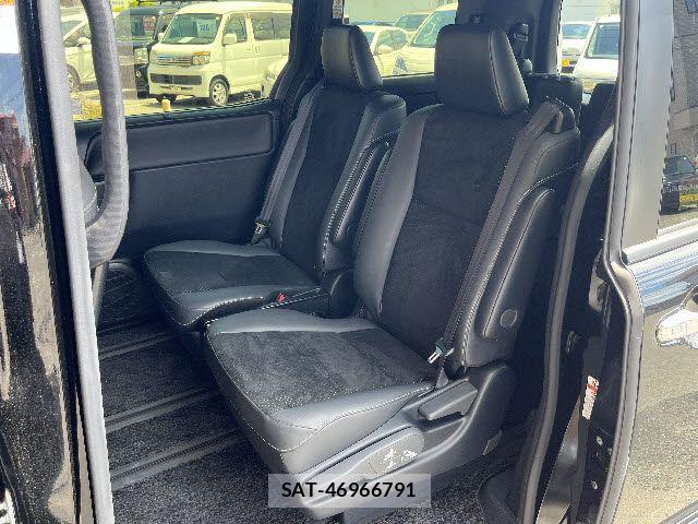 Toyota VOXY HYBRID 2021-03 7880437-12