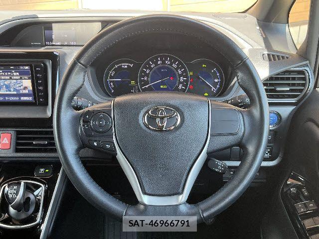 Toyota VOXY HYBRID 2021-03 7880437-13