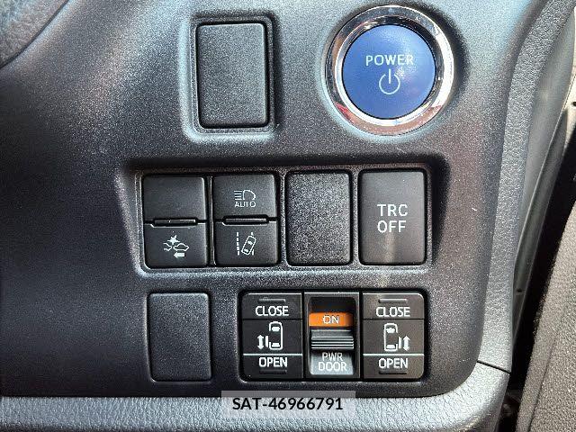 Toyota VOXY HYBRID 2021-03 7880437-16