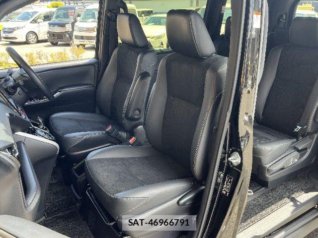 Toyota VOXY HYBRID 2021-03 7880437-18