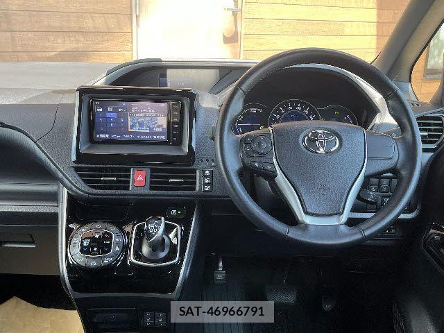 Toyota VOXY HYBRID 2021-03 7880437-1