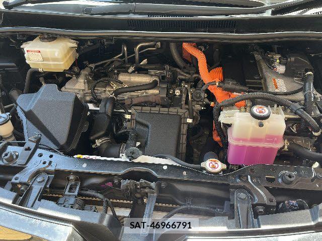 Toyota VOXY HYBRID 2021-03 7880437-27