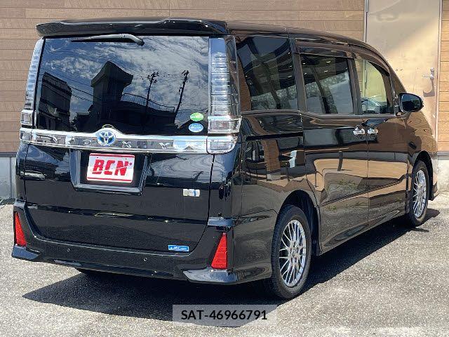 Toyota VOXY HYBRID 2021-03 7880437-2
