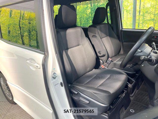 Toyota VOXY HYBRID 2017-11 7880440-7